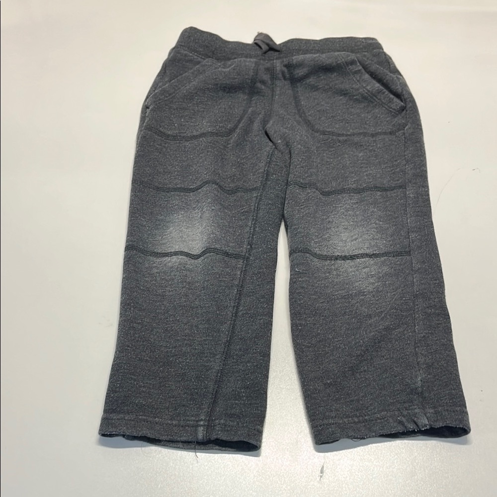 Gray Joggers with Elastic Waistband and Cropped Length